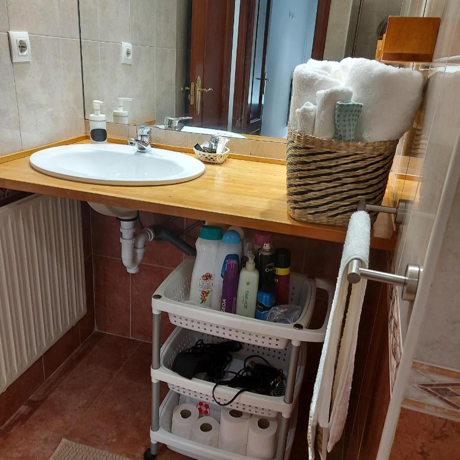 شقة Soleado Piso Con Garaje Y Piscina A 8' Centro كاسترو أورديالس المظهر الخارجي الصورة